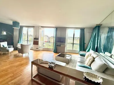 Coin salon dans l'établissement Seine View 120m2-2bedrooms