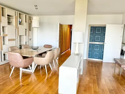 Coin salon dans l'établissement Seine View 120m2-2bedrooms