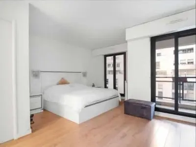 Un ou plusieurs lits dans un hébergement de l'établissement Jolie appartement