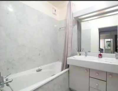 Salle de bains dans l'établissement Jolie appartement