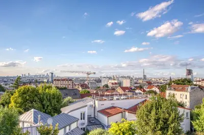 Vue générale sur Issy-les-Moulineaux ou vue de la ville depuis la maison de vacances
