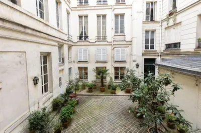Jardin de l'établissement NoChichi-Collections - Louvre