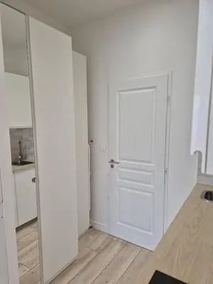 Plan de l'établissement Studio à Bagneux avec terrasse privée, parking et climatisation payants