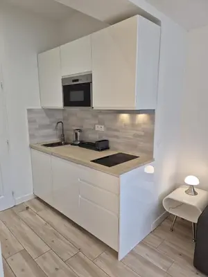Cuisine ou kitchenette dans l'établissement Studio à Bagneux avec terrasse privée, parking et climatisation payants