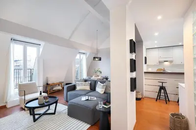 Coin salon dans l'établissement Jonquille - Duplex 2 chambres à Jardin des Plantes