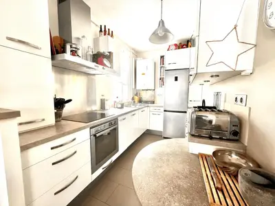 Cuisine ou kitchenette dans l'établissement Calme & lumineux - 4CH-8P Jourdain - Métro à la porte