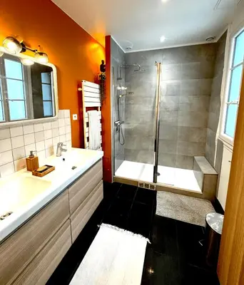 Salle de bains dans l'établissement Calme & lumineux - 4CH-8P Jourdain - Métro à la porte
