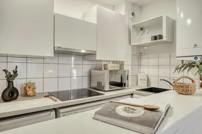 Cuisine ou kitchenette dans l'établissement Bosporus - 1 chambre à Saint-Ambroise