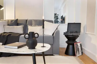 Coin salon dans l'établissement Castel - 1 chambre à Auteuil