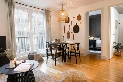 Coin salon dans l'établissement Freila - 2 chambres à Batignolles