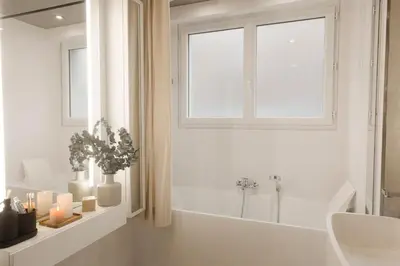 Salle de bains dans l'établissement Freila - 2 chambres à Batignolles
