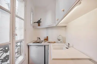 Cuisine ou kitchenette dans l'établissement Naura - 1 chambre à Notre Dame des Champs