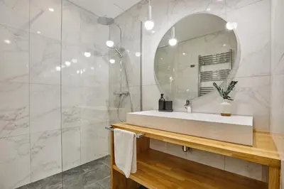Salle de bains dans l'établissement Sanoa - 3 chambres et balcon à Muette / Passy