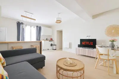 Télévision ou salle de divertissement dans l'établissement 1 Bedroom Apartment - 6P - Le Marais With NetFlix