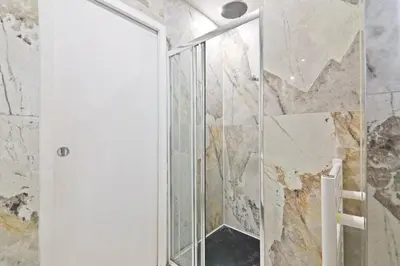 Salle de bains dans l'établissement 1 Bedroom Apartment - 6P - Le Marais With NetFlix