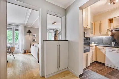 Cuisine ou kitchenette dans l'établissement Gueta - 3 chambres à Jardin des Plantes