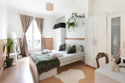 Un ou plusieurs lits dans un hébergement de l'établissement Bright & Charming Apartment in Paris 1BDR