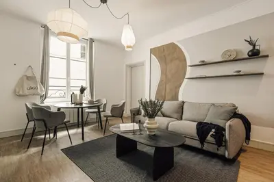 Coin salon dans l'établissement Tenam - 1 chambre à Archives (3 Arr.)