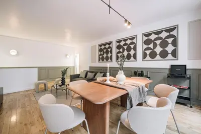 Coin salon dans l'établissement Moda - 3 chambres à Trocadéro
