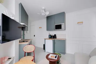 Cuisine ou kitchenette dans l'établissement Superb apartment- 1BR-4P - Tour-Eiffel