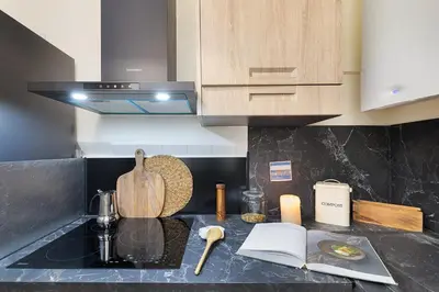 Cuisine ou kitchenette dans l'établissement Ischia - 1 chambre à South Pigalle