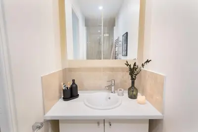 Salle de bains dans l'établissement Ischia - 1 chambre à South Pigalle