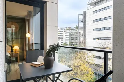 Balcon ou terrasse dans l'établissement Bornova - 2 chambres et balcon à Tour Eiffel