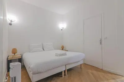 Un ou plusieurs lits dans un hébergement de l'établissement 2 Bedroom Apartment-8P-Madeleine With Netflix