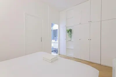 Un ou plusieurs lits dans un hébergement de l'établissement 2 Bedroom Apartment-8P-Madeleine With Netflix
