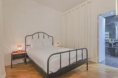 Un ou plusieurs lits dans un hébergement de l'établissement 2 Bedroom Apartment-8P-Madeleine With Netflix