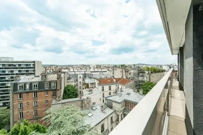 Vue générale sur Paris ou vue de la ville depuis l'appartement