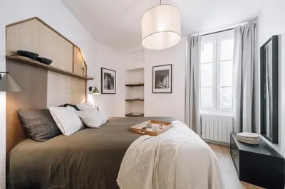 Un ou plusieurs lits dans un hébergement de l'établissement Louis - 1 chambre à Bastille