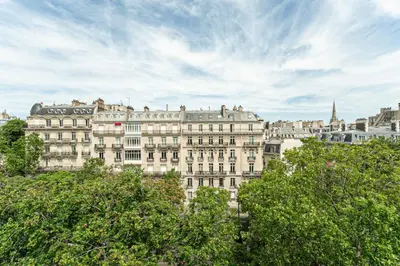 Vue générale sur Paris ou vue de la ville depuis l'appartement