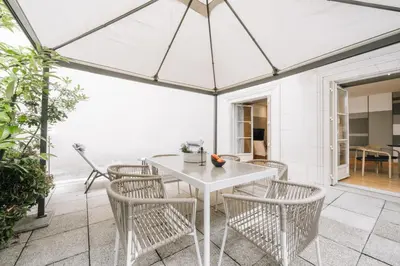 Plan de l'établissement Lisas - 1 chambre et terrasse à Halles