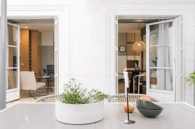 Plan de l'établissement Lisas - 1 chambre et terrasse à Halles