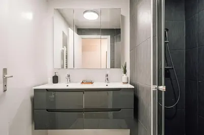 Salle de bains dans l'établissement Cristalinas - 2 chambres à Charonne (11 Arr.)