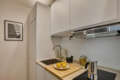 Cuisine ou kitchenette dans l'établissement Yaren - 2 chambres à Trocadéro