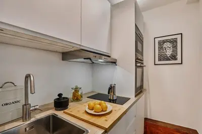 Cuisine ou kitchenette dans l'établissement Yaren - 2 chambres à Trocadéro