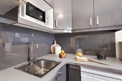 Cuisine ou kitchenette dans l'établissement Kavak - 2 chambres à Jardin des Plantes