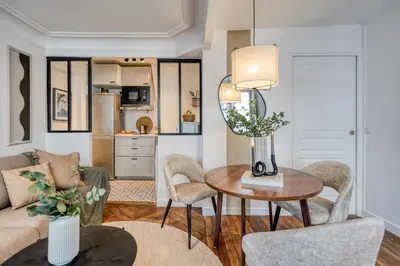 Coin salon dans l'établissement Rumeli - 1 chambre et terrasse à Drouot