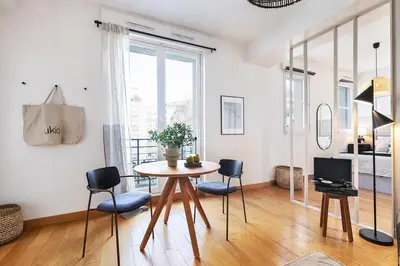 Coin salon dans l'établissement Sceaux - Studio avec balcon à Porte Dauphine