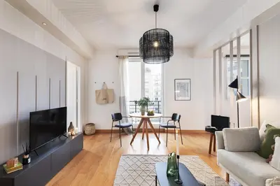 Télévision ou salle de divertissement dans l'établissement Sceaux - Studio avec balcon à Porte Dauphine