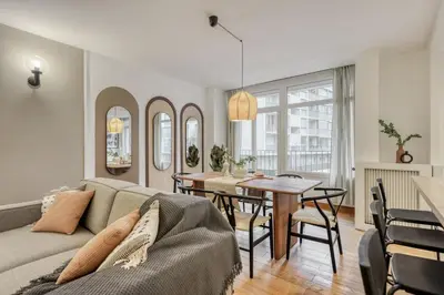 Coin salon dans l'établissement Cicek - 3 chambres et balcon à Beaugrenelle