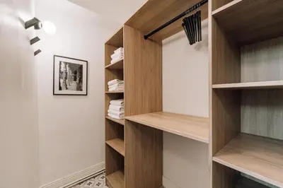 Bibliothèque dans l'appartement