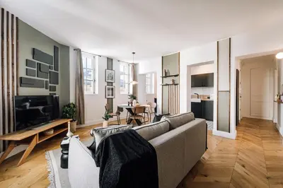 Télévision ou salle de divertissement dans l'établissement Katun - 1 chambre à Trocadéro