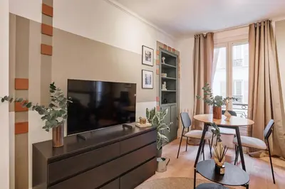 Télévision ou salle de divertissement dans l'établissement Dane - 1 chambre à Ternes