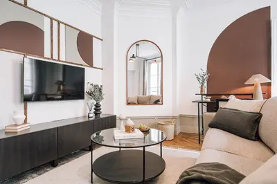 Télévision ou salle de divertissement dans l'établissement Saray - 1 chambre à Invalides