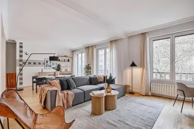 Plan de l'établissement Safir - 3 chambres et balcon à Trocadéro