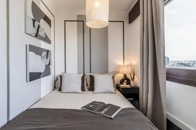 Un ou plusieurs lits dans un hébergement de l'établissement Auvers - 1 chambre à Javel