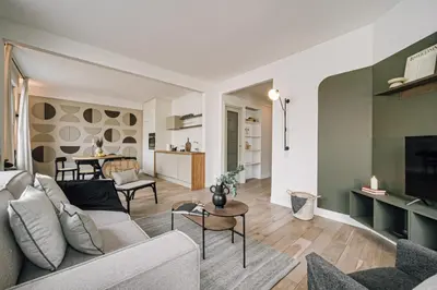 Télévision ou salle de divertissement dans l'établissement Sucre - 2 chambres à Madeleine (8 Arr.)